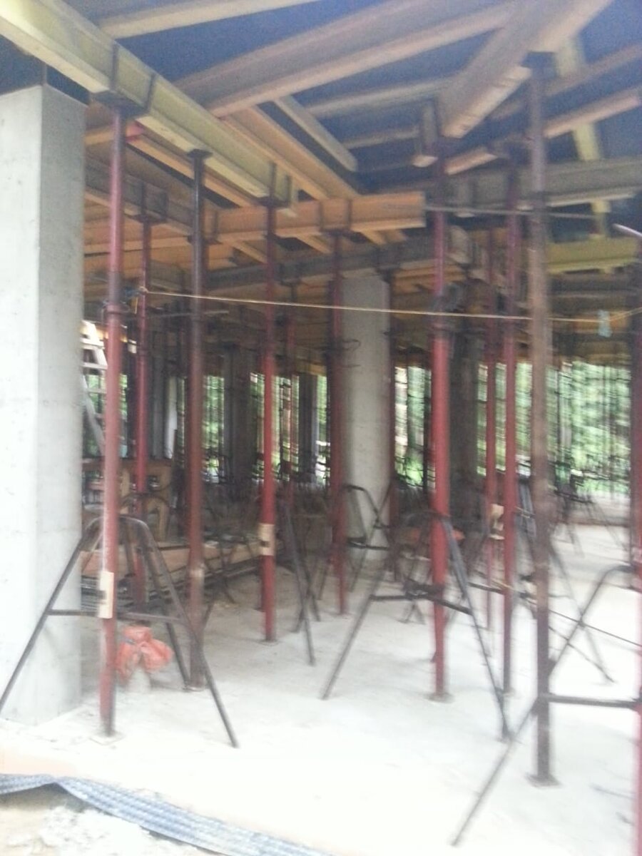 Опора будет стоять до тех пор пока плита не сможет себя держать 