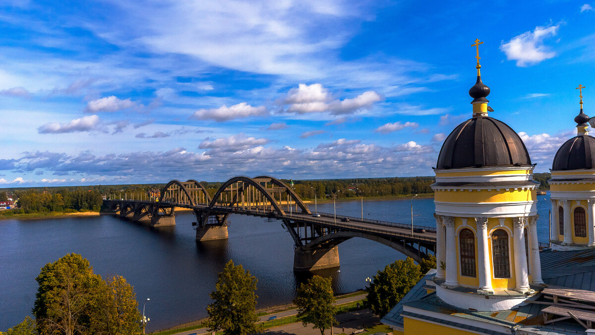 Вид на мост через Волгу