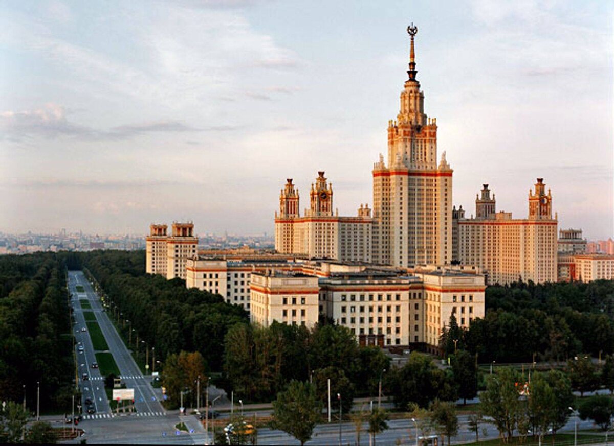 Здания в москве похожие на мгу