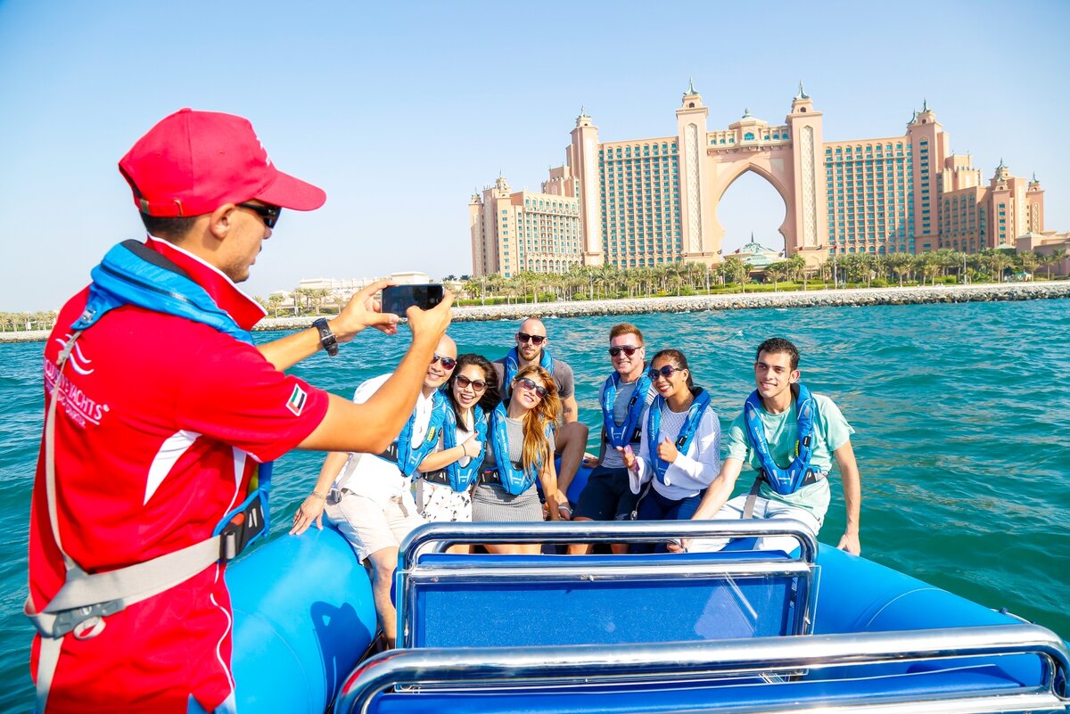 Источник: https://cdn.dubai-marina.com/media/internal_articles_image/speedboat-tour.jpg