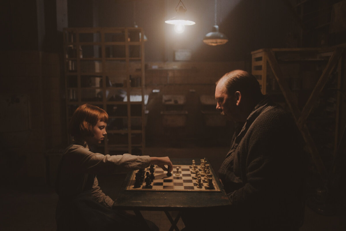 Кадр из первой серии