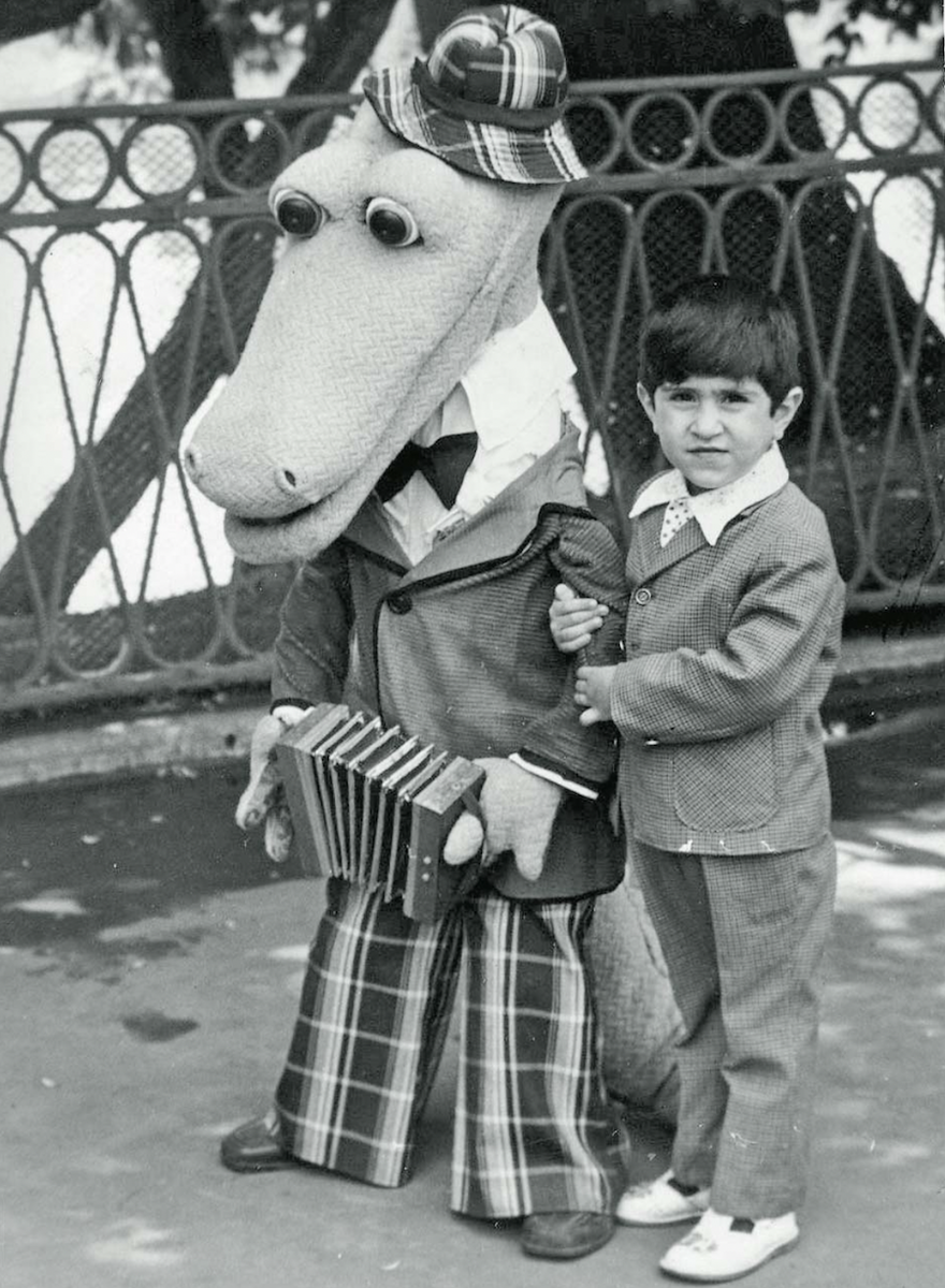 «В детстве на вопрос, кем хочу стать, я ответил – воспитателем детского сада. Что и осуществил, став педагогом. А ещё однажды нарисовал балерину и подписал: «Болет». Наверное, от слова «боль»