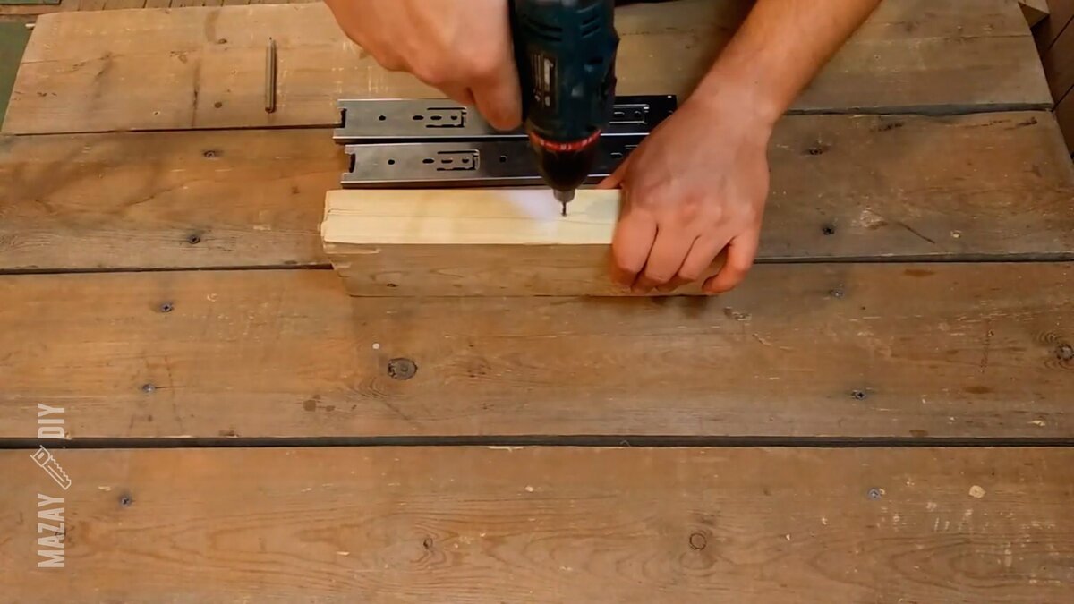 Предварительная сверловка отверстий диаметром 3 мм