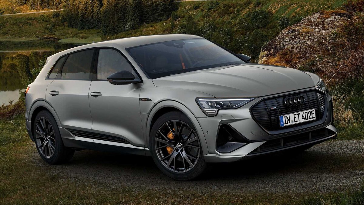 Audi e-tron в варианте Sportback Black Edition (7 фото в галерее)