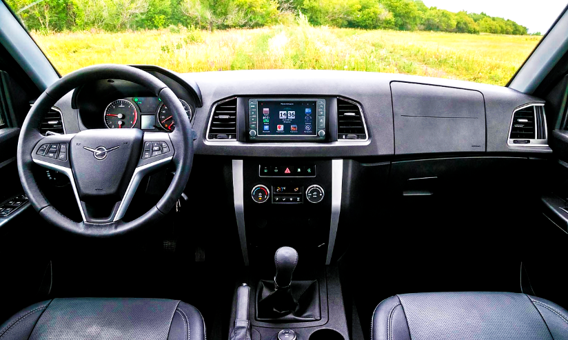 УАЗ Патриот внутри