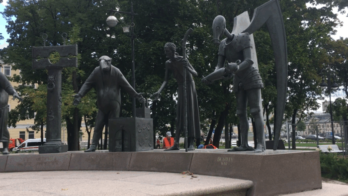 Скульптурная композиция "Дети – жертвы пороков взрослых"