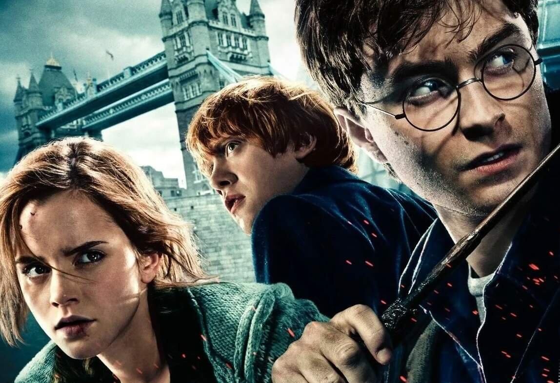 Harry potter and deathly hallows. Альбус Поттер дары смерти. Гарри Поттера 1 по 2 часть. Гарри Поттер седьмая часть. Восьмая часть Гарри Гарри Поттер.