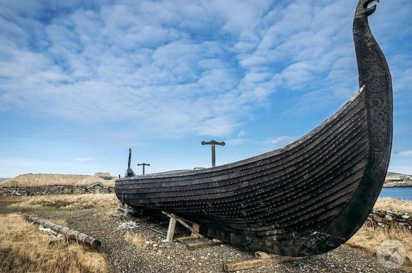 Точная копия длинного корабля викингов Унста
