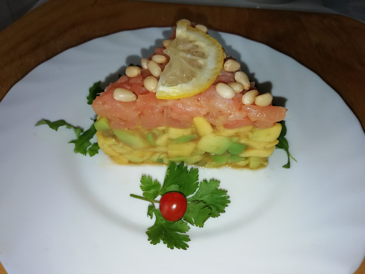 Тар тар из сёмги с авокадо 