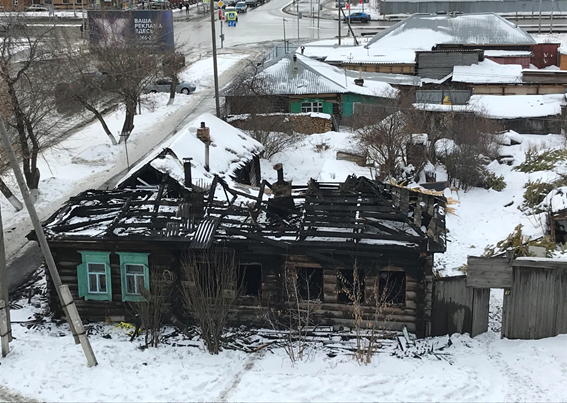 Сгоревший дом по ул. Блюхера в г. Кургане.