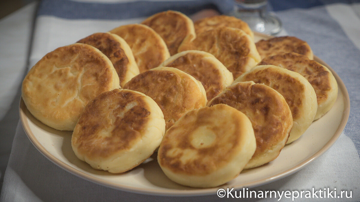 Подзабытый классический рецепт сырников из сборника 1961 года. Вкусные, не  разваливаются при жарке и не забитые мукой. | Кулинарные практики | Дзен