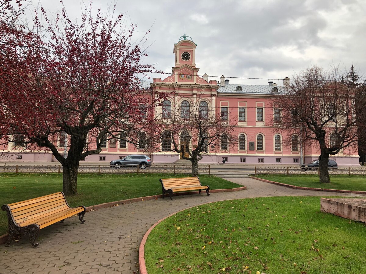 Дворец Бенуа со стороны Тимирязевской улицы