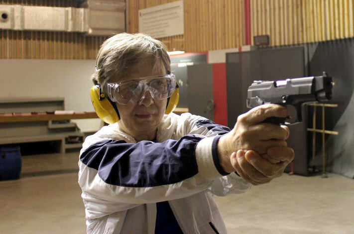 Мама в тире.