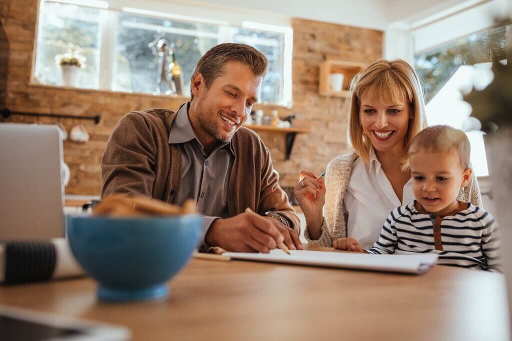 To make a family. Идеальная семья. Семья играет. Семья интернет. Blended Family