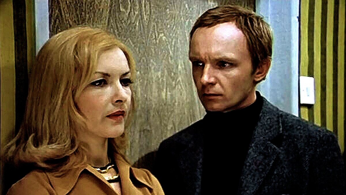 "Ирония судьбы" сохраняет лидерство в рейтинге лучших отечественных новогодних фильмов. Кадр из фильма