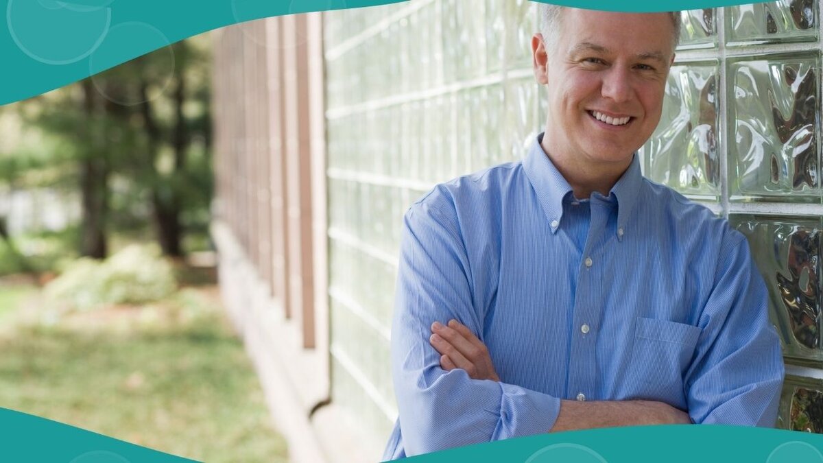 Эта привычка, когда мы скрещиваем руки перед собой на груди, является причиной плохой осанки.