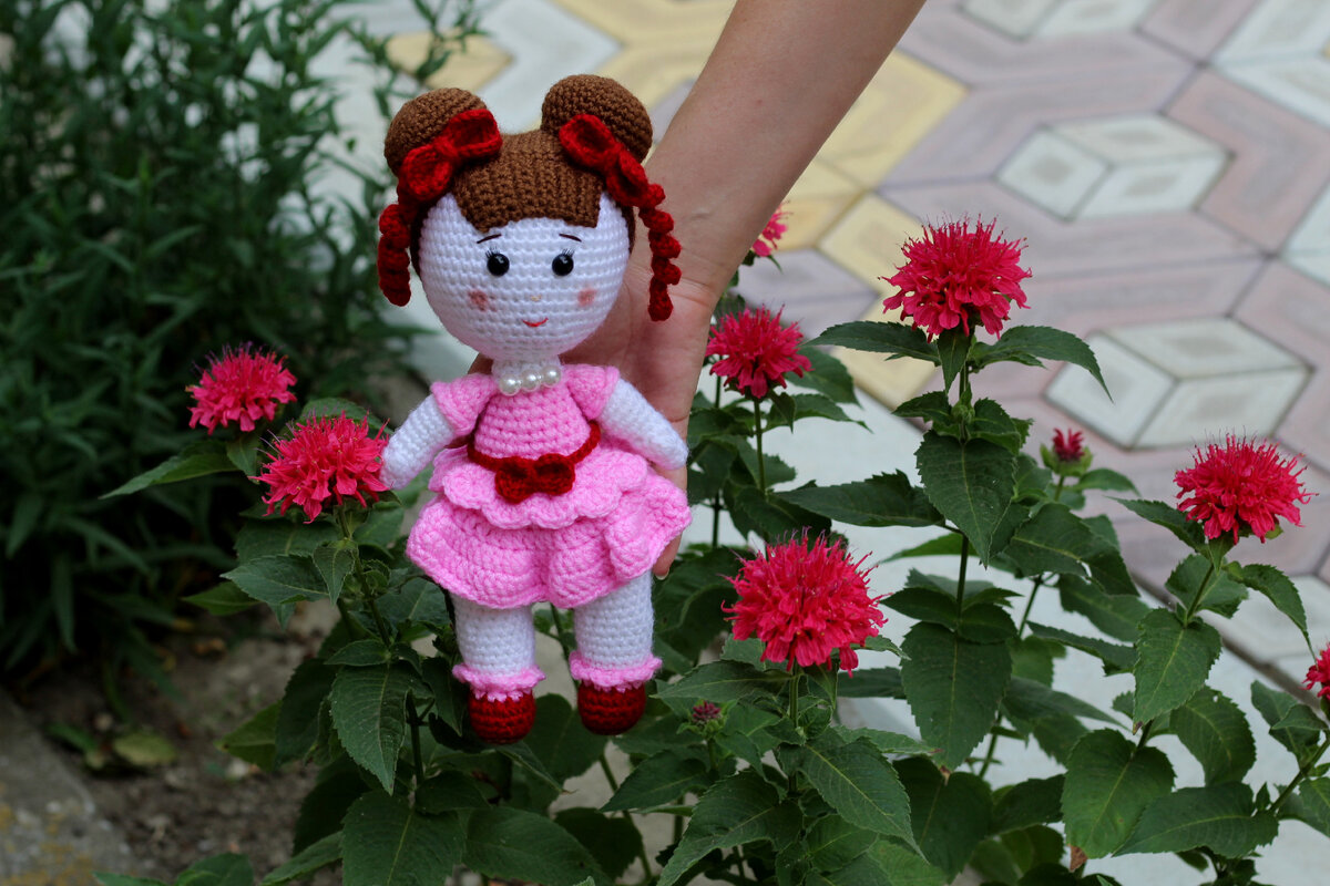 Вязаная куколка-амигуруми