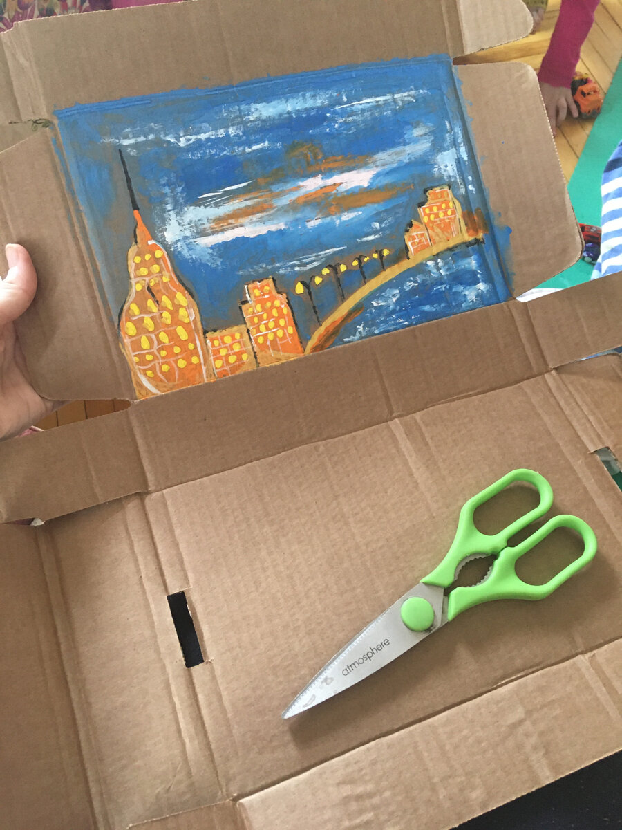 Сначала нарисовали задний фон