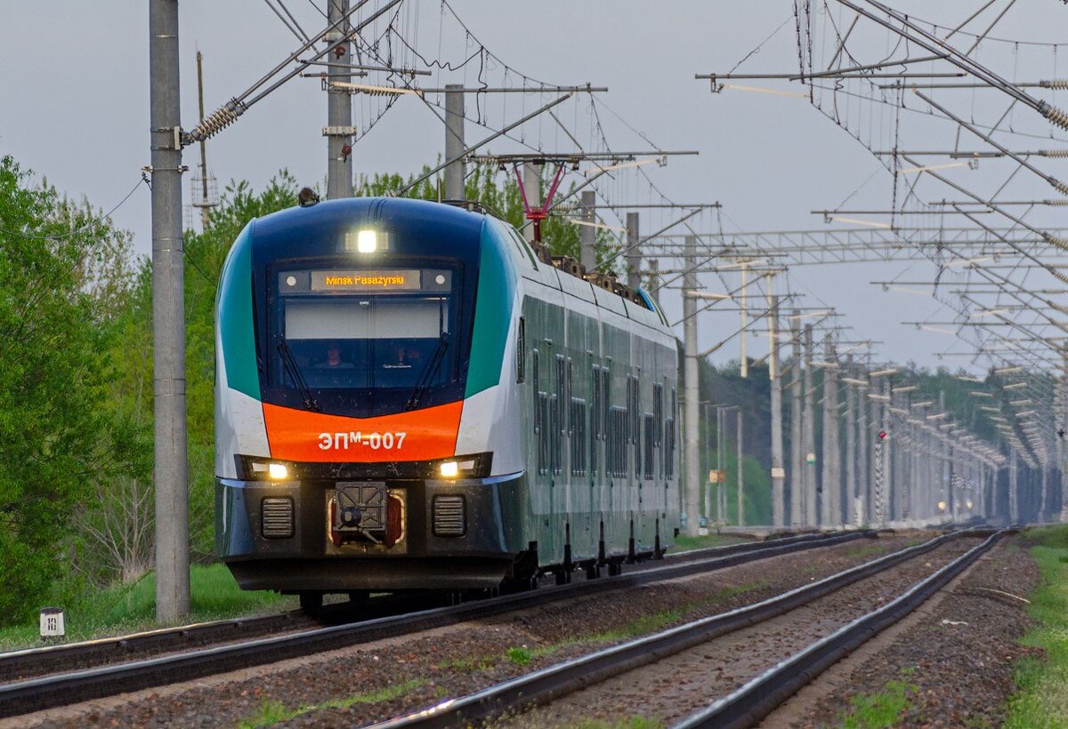 Электропоезд Stadler FLIRT ЭПм в Гомельской области, Беларусь. Источник: Евгений Пашковский, railgallery.ru