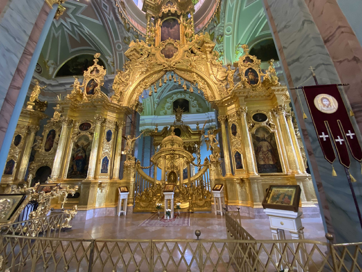 Иконостас в Усыпальнице, в Петро-Павловской крепости.