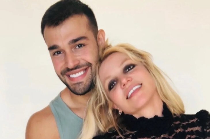     «Скоро она перестанет его содержать»: Сэм Асгари публично выступил против Кевина Федерлайна