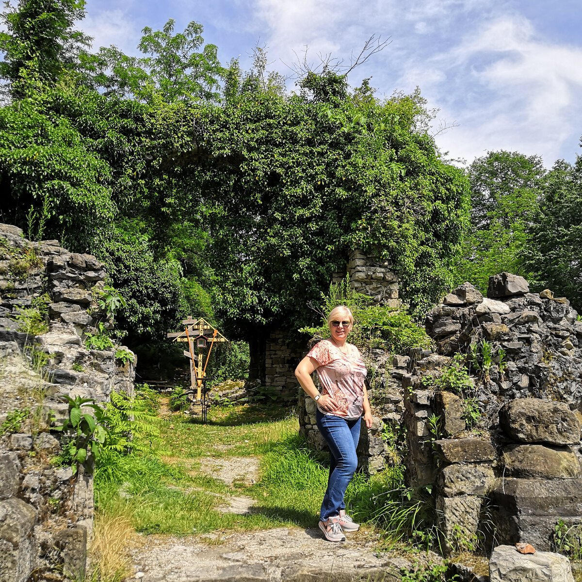 У входа в храм