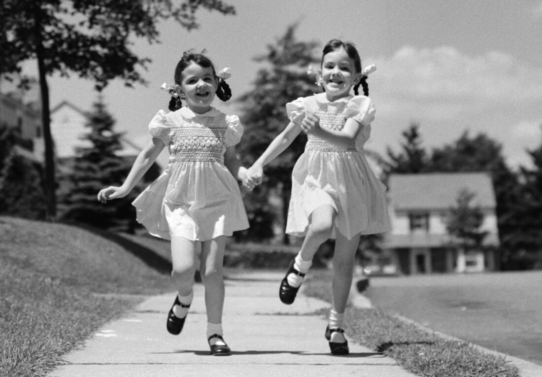 Сиамские близнецы маша и даша. Советские близняшки. Кривошляповы маша и даша. Советские близнецы. Советские близняшки.