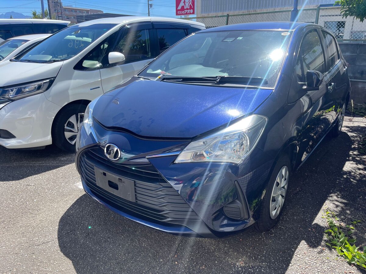Toyota vitz 2018. Toyota Vitz 2018 смарт Кей. Авария Toyota Vitz 2018. Разъёбаный Toyota Vitz 2018.