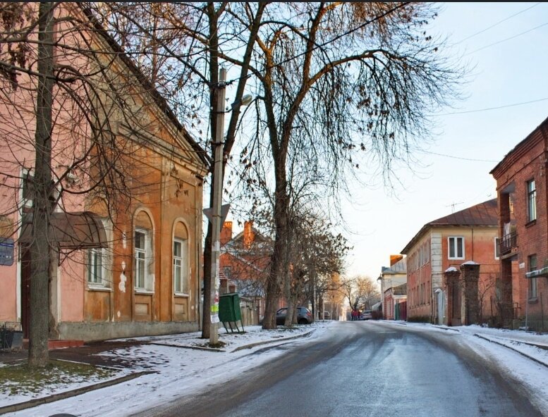 Москва! Воронеж не догонишь! А догонишь, не возьмешь.