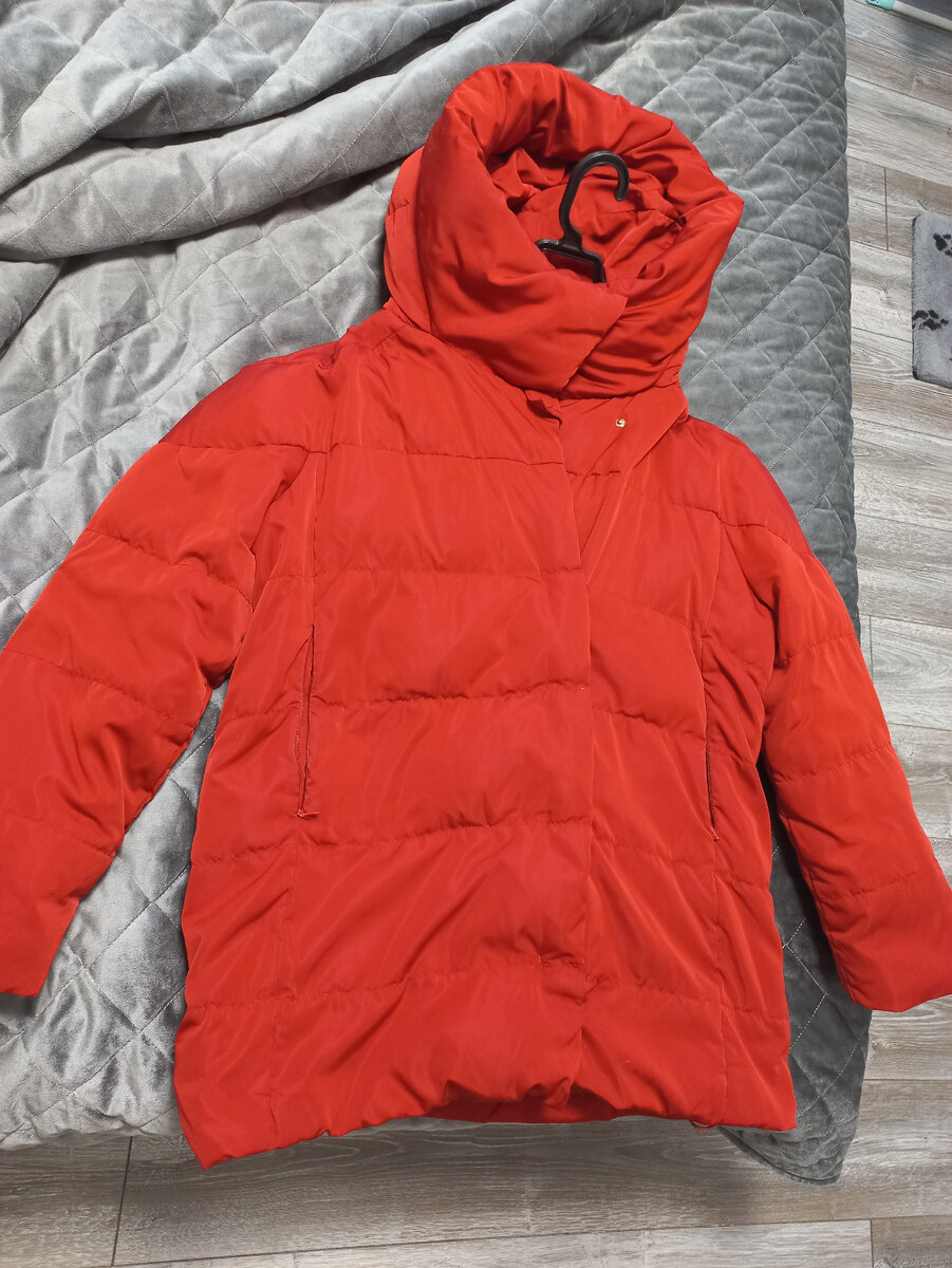 Красный пуховик на продажу