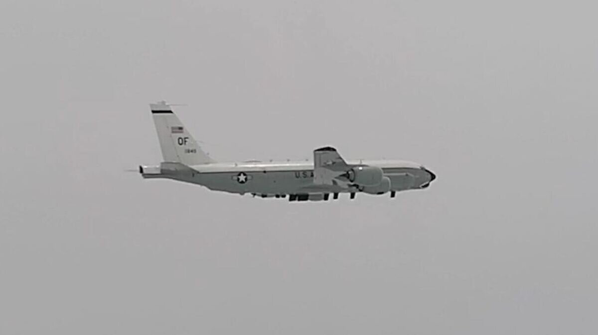    Самолет-разведчик ВВС США RC-135 над Японским морем. 11 июля 2020© Минобороны РФ