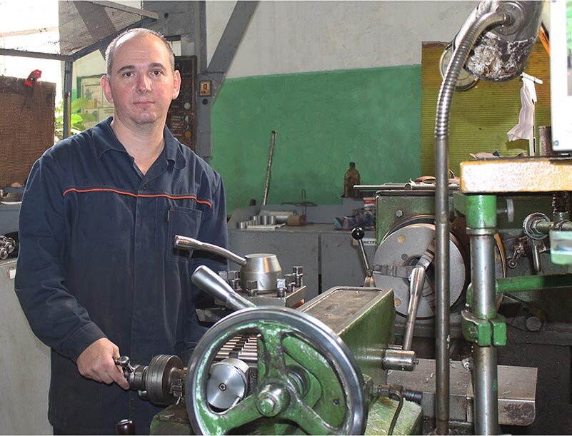 Портрет Романа Ефимова, который  трудится на Воронежском тепловозоремонтном заводе им. Ф.Э.Дзержинского,  размещен на Доске почёта наставников России 