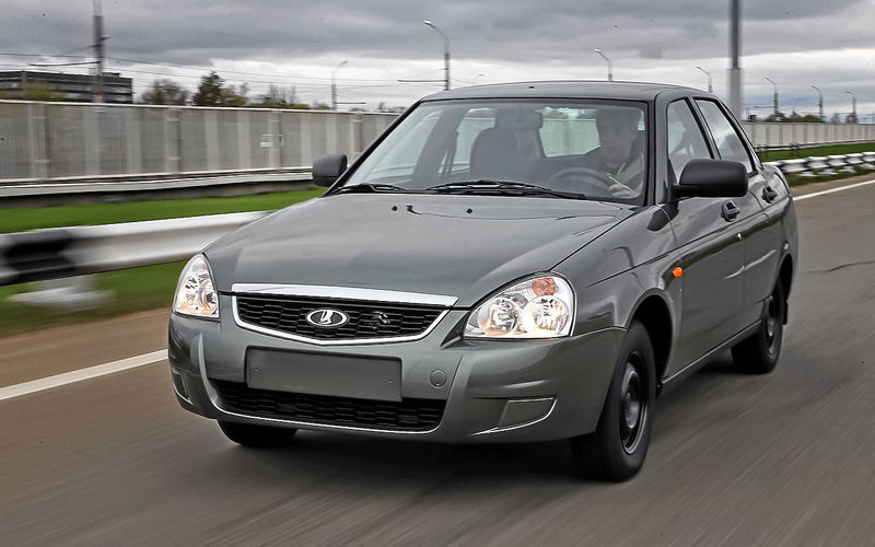 Новая Lada Priora в базовом исполнении обойдется ровно в 400 000 рублей.