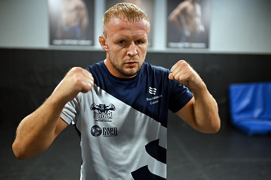 В 2016 году журнал GQ назвал Александра спортсменом года, новой суперзвездой спортивной индустрии, одним из самых успешных бойцов смешанных единоборств.
Фото: Алексей Мальгавко/Octagon.Media