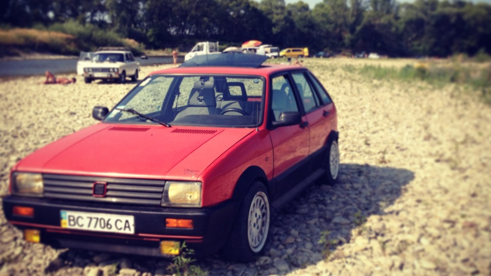Seat Ibiza    -1.5i    -90 л.с.   -1.5 л.   -5МКПП
ДА ДА ДА, именно та, что позже попала в сериал "Бумажный дом" выпущенный в 2020