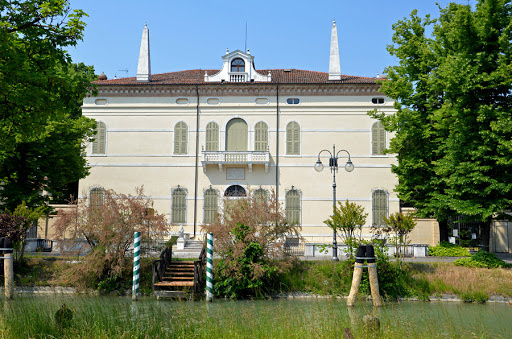 Villa dei Leoni