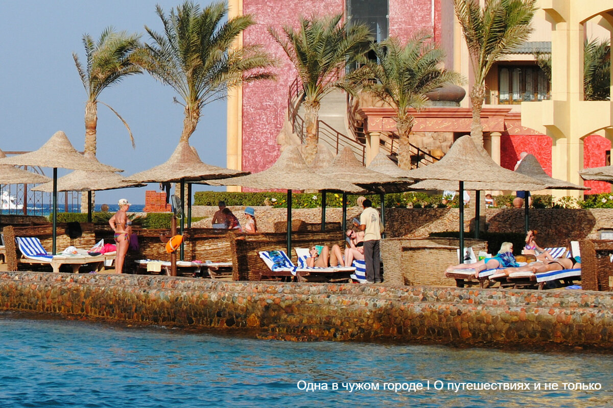 Справедливости ради надо отметить, что со случаями воровства туристы встречаются и на других курортах