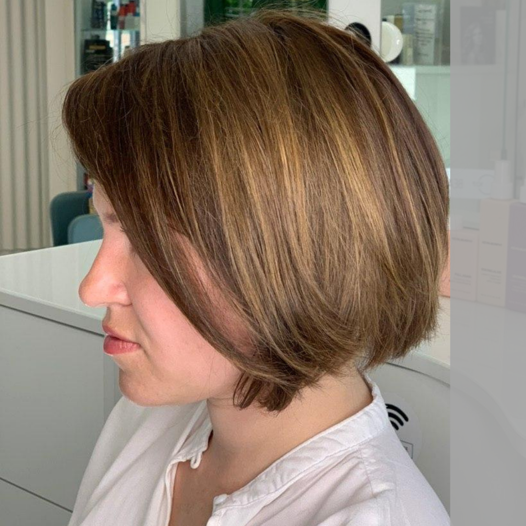 Мелирование. При ярком свете видно зеленый,