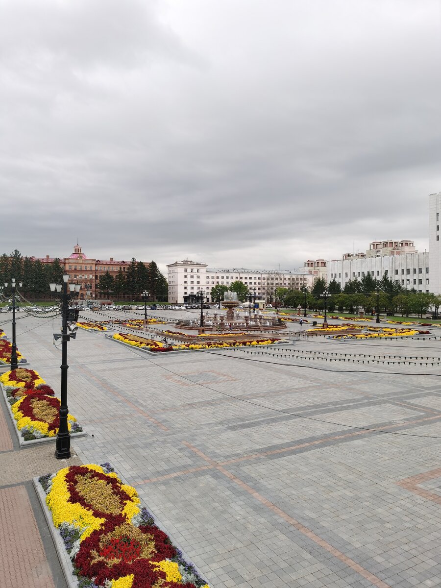 В живую это выглядит гораздо лучше... хотя стоит подняться повыше и сделать фото всей площади! Кстати, именно здесь проходили протесты в поддержку Фургала.