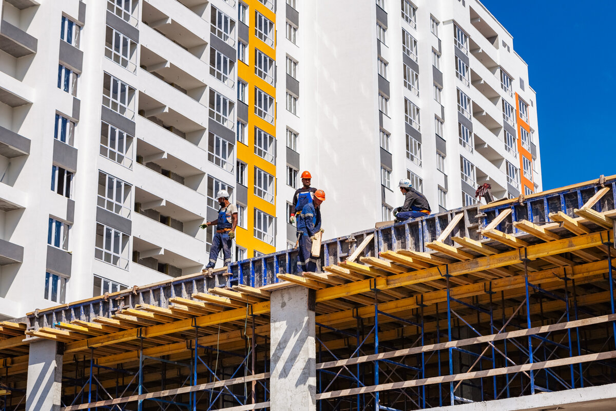 Звезда строит