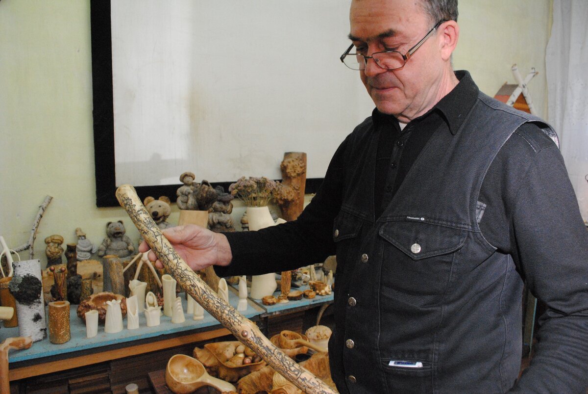 На палке - природный узор.