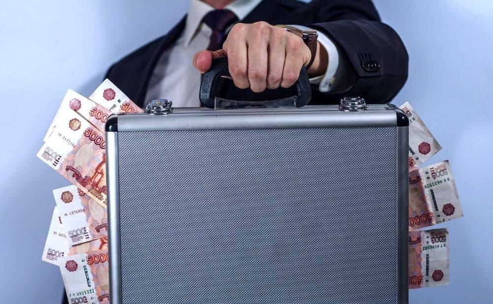 Нотариуc имеет официальные полномочия для передачи денег продавцу недвижимости. Фото: cool-answers.ru