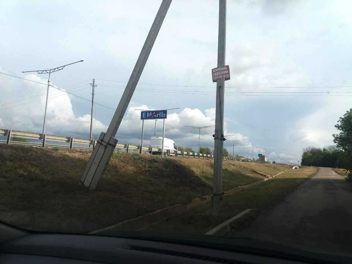 Фото сделали когда выезжали из Емани, деревня по правую сторону