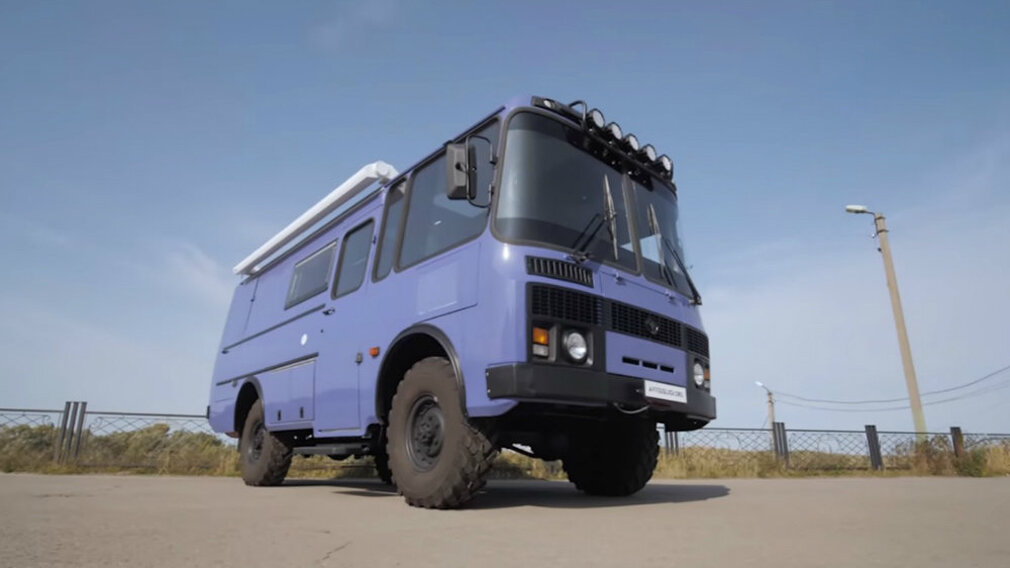 Обзор дома на колесах из ПАЗ 3206. Автодом Пальговичей. Розыгрыш #vanlife