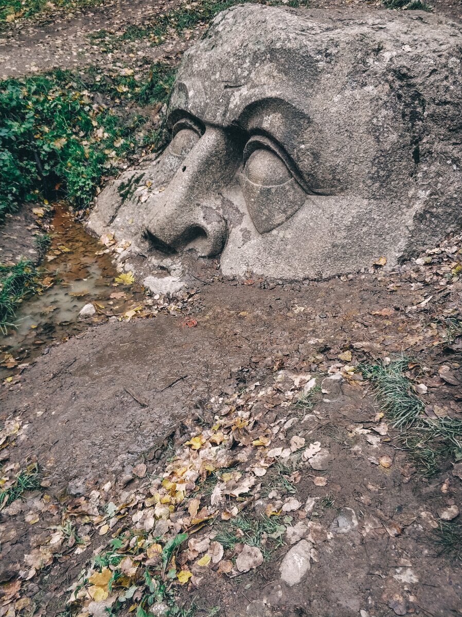 каменная голова в санкт петербурге