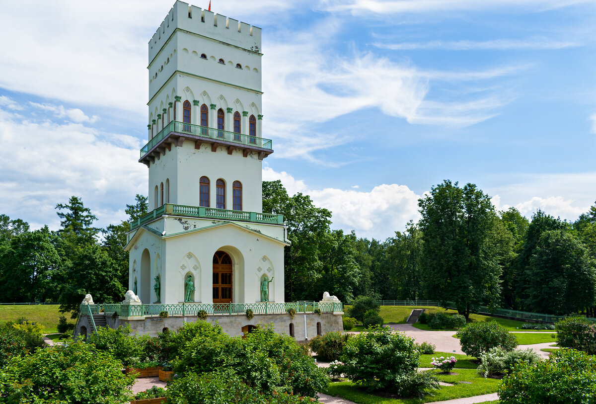 белая башня в пушкине