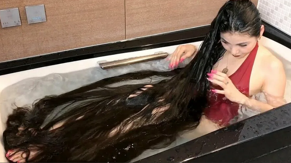 Как помыть длинные волосы