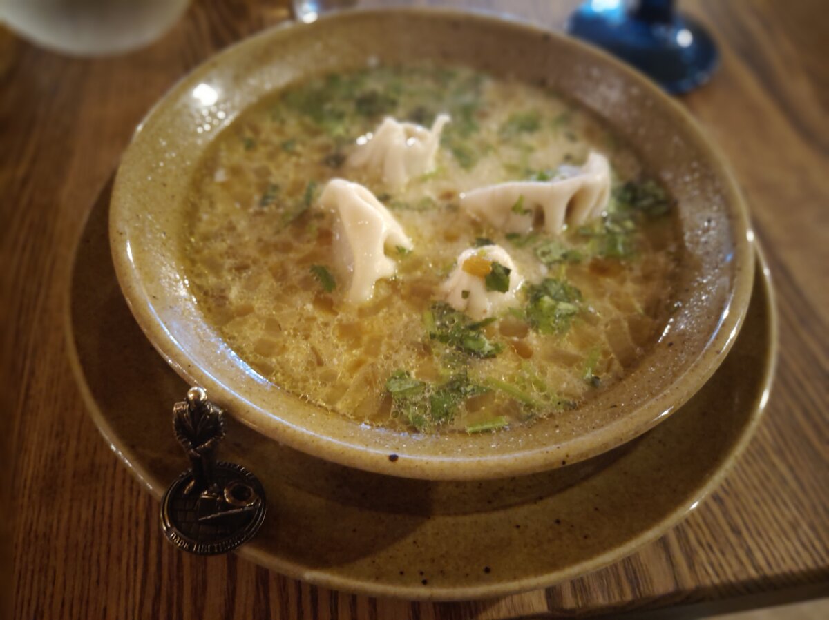 Суп на курином бульоне с мацони и мини-хинкали 350мл. - 230₽ 