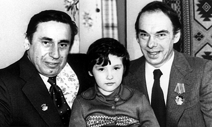 Дочери баталова алексея фото Ситуация с семьей Баталовых разделила нас на тех, кто осуждал и тех, кто сочувст