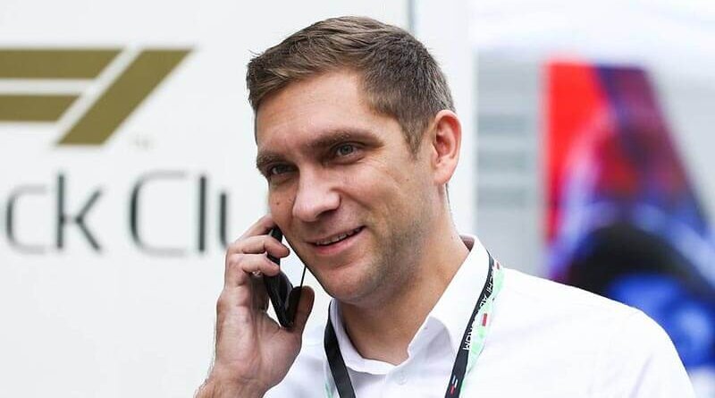 Автогонщик Виталий Петров